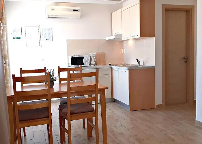 Strandnahe Mit Tollem Ausblick By Interhome * Baška Voda